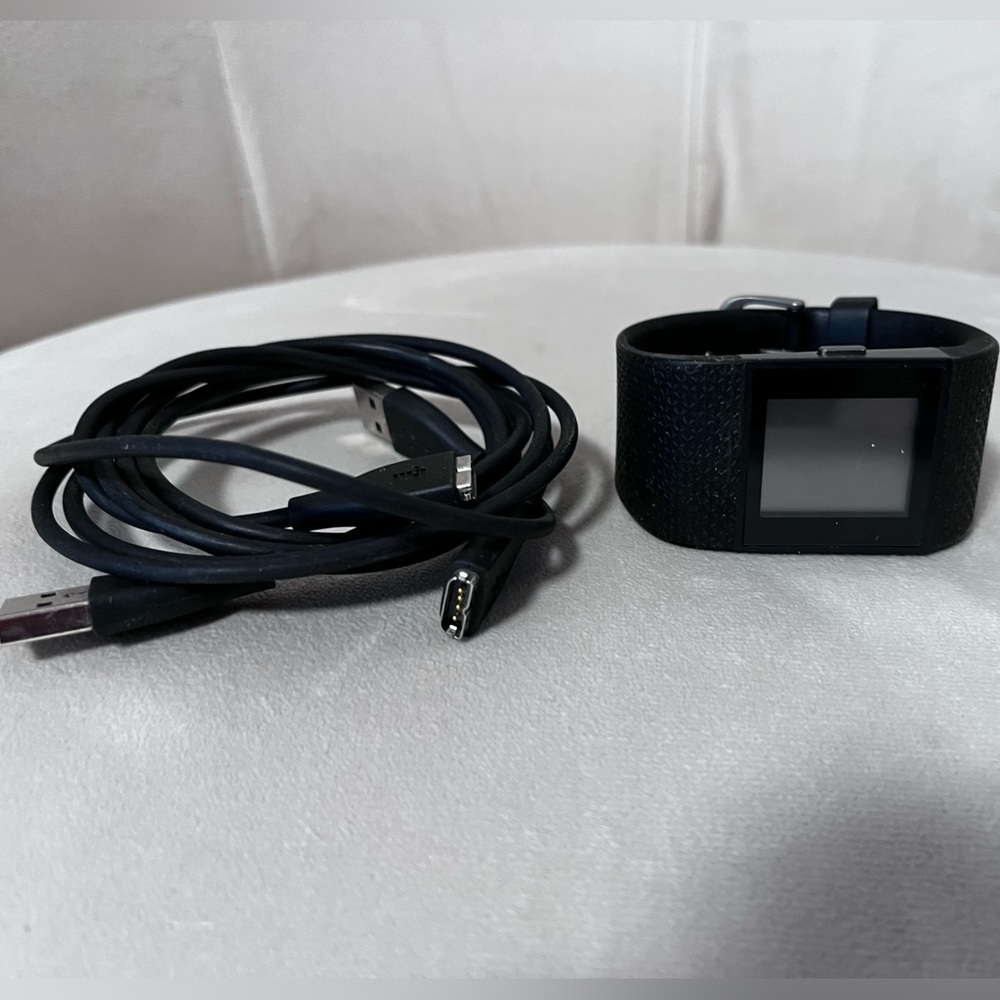 Fitbit with 2 Chords